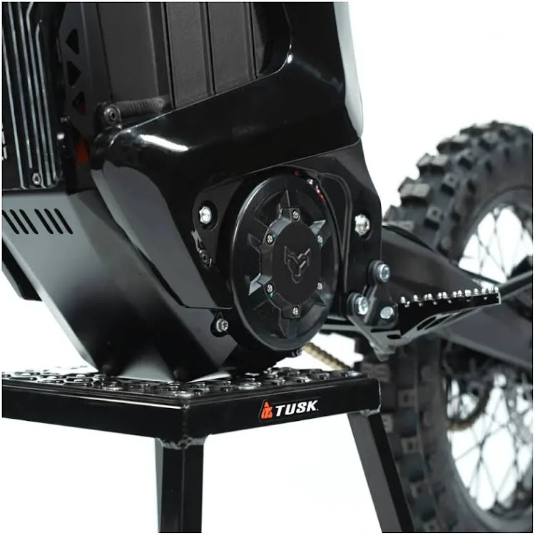 Arctic Leopard XE PRO S off-road electric bike with sturdy frame and fat tires, designed for rugged outdoor adventures.