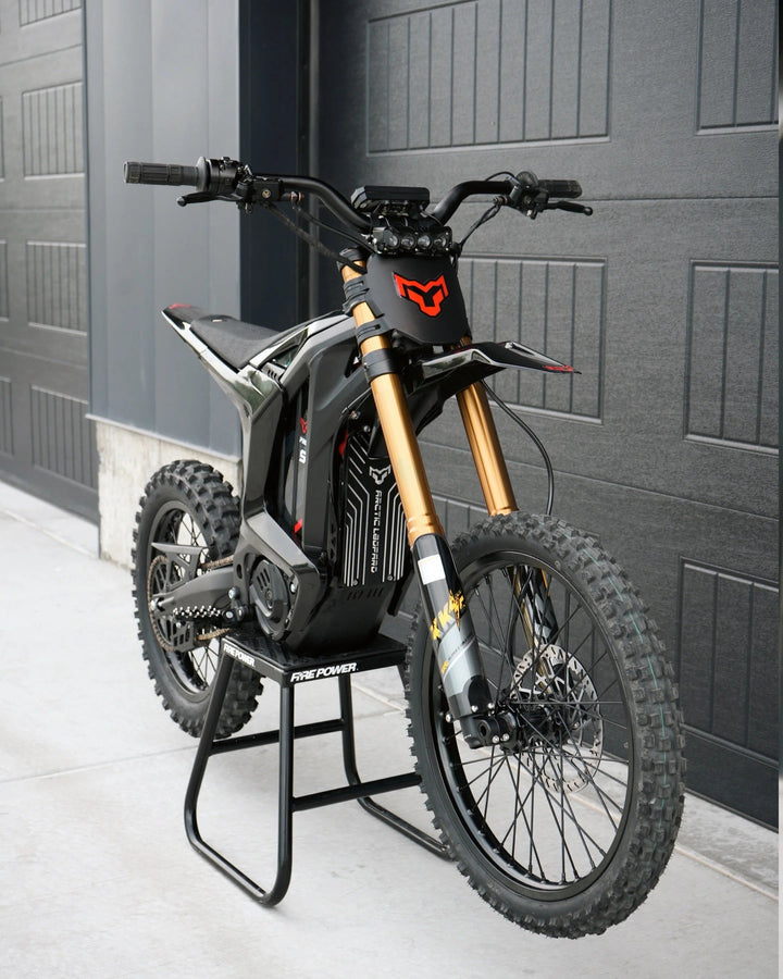 Arctic Leopard XE PRO S off-road e-bike with rugged tires and sleek frame, designed for adventure and tough terrains.