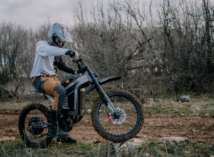 COSWHEEL R19 electric dirt bike with off-road tires and 9000w motor, designed for rugged outdoor riding.